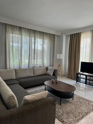 Damian'S Cozy Pool Apartment Peraía 외부 사진