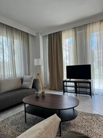 Damian'S Cozy Pool Apartment Peraía 외부 사진